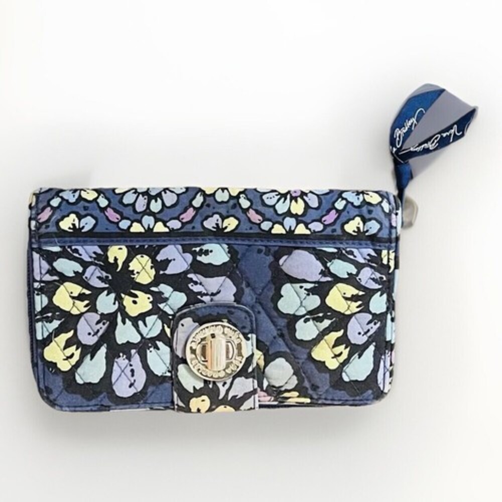 Vera Bradley Your Turn Turnlock Wristlet Clutch Wallet Blue Floral Pattern